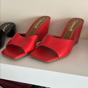 L'intervalle Toscana Leather Wedge